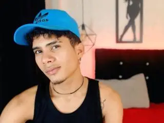 Xlovecam Live Sex Cam of SkinnyCuteAlyer
