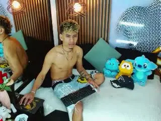 Xlovecam Nude Webcam of SkinnyCuteAlyer