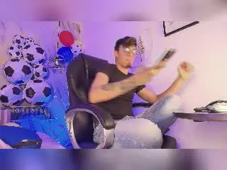 Xlovecam Live Sex Cam of Aeron69
