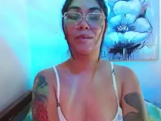 Xlovecam Live Sex of MikeAndLunaa