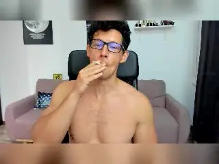 Xlovecam Watch Live Sex Cams of BrutusK