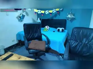 Xlovecam Watch Live Sex Cams of JazminYRyan